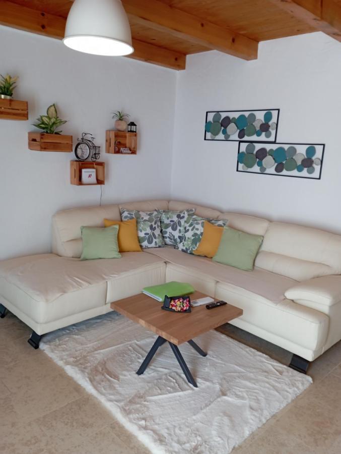 Nedeščina Small Old House المظهر الخارجي الصورة