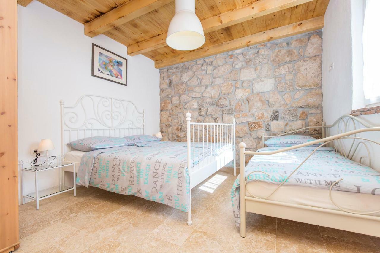 Nedeščina Small Old House المظهر الخارجي الصورة